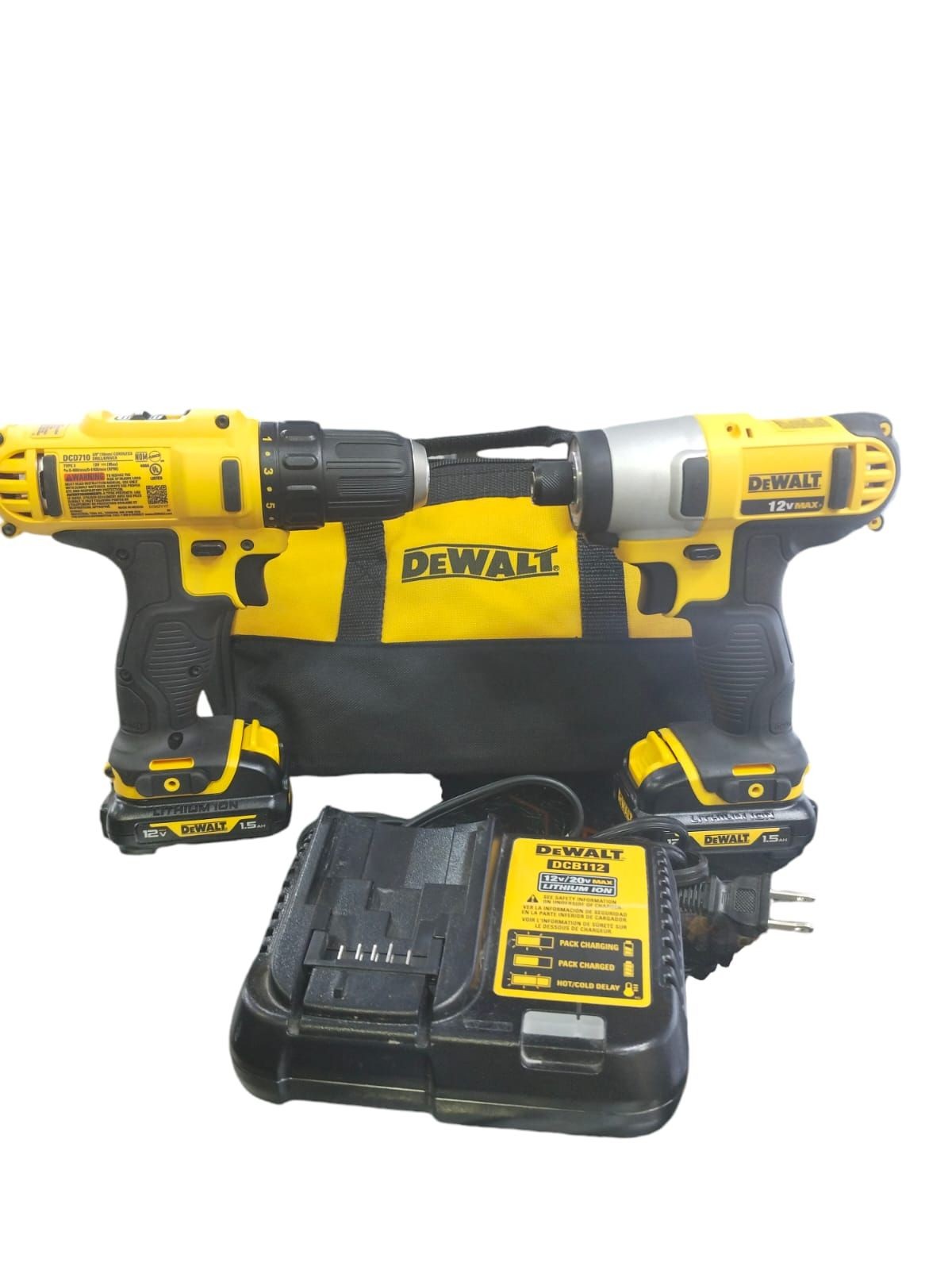 combo dewalt con baterias y cargador color amarillo