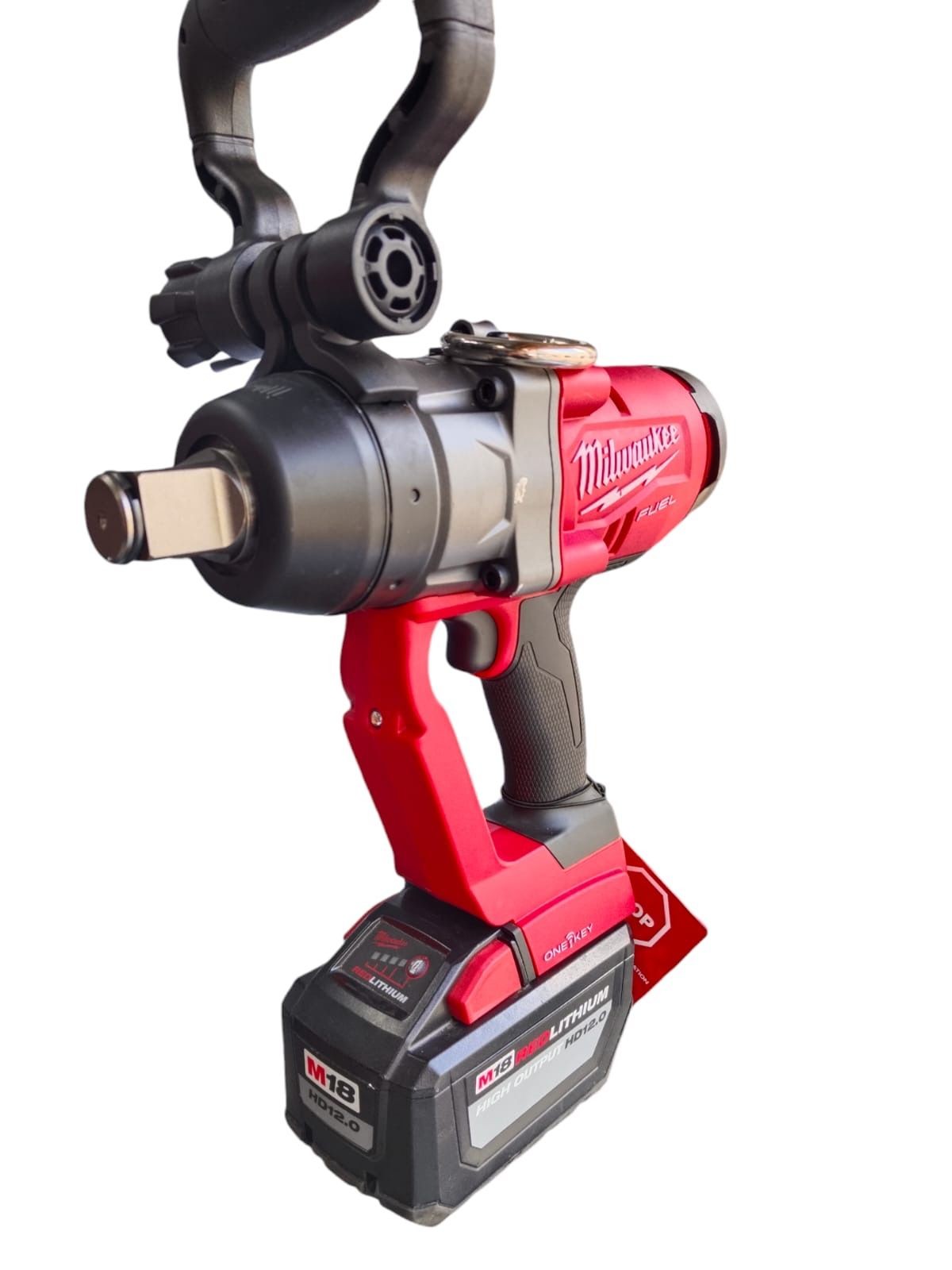 llave de impacto milwaukee color rojo