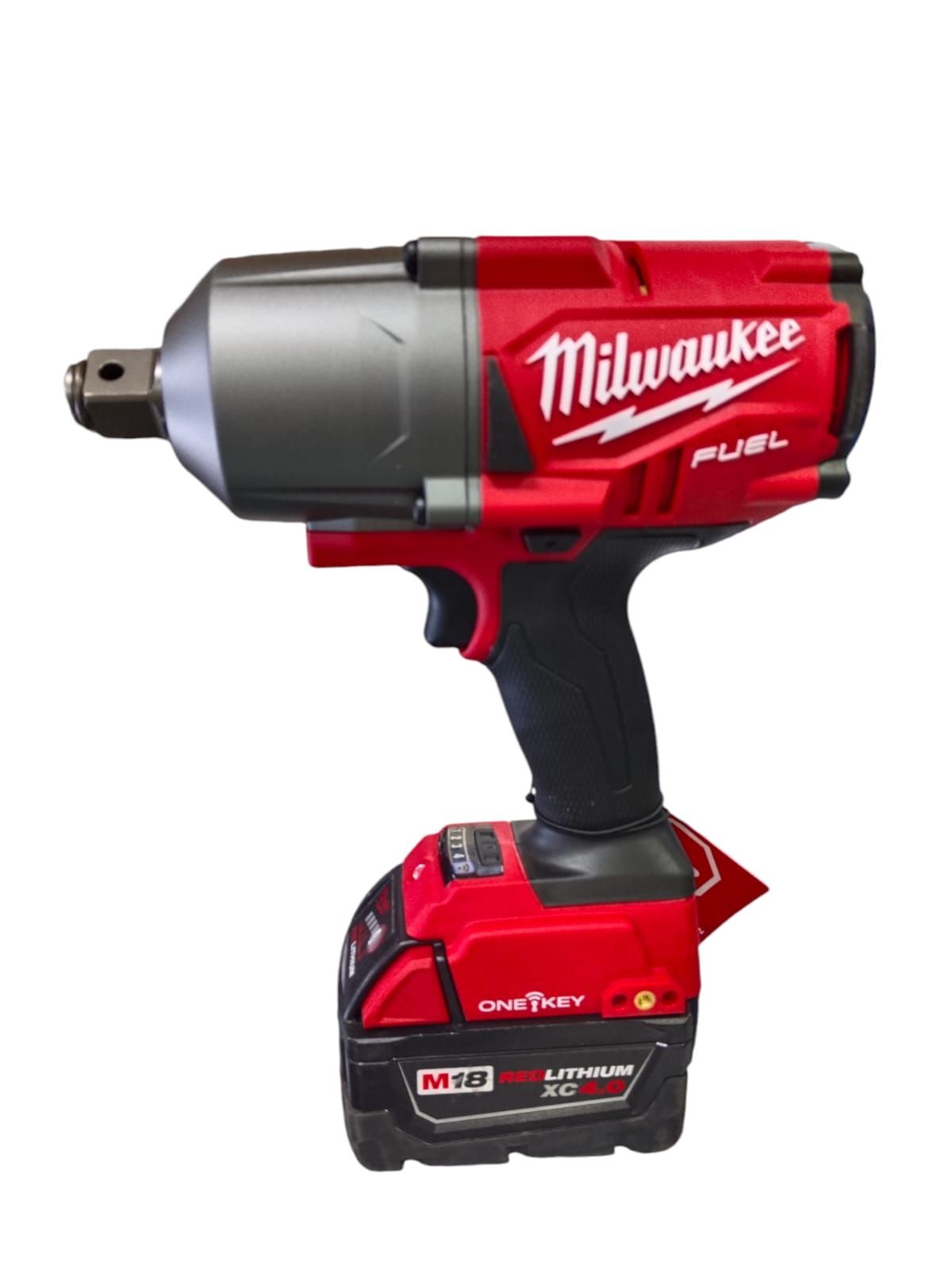 llave de impacto milwaukee color roja de 3/4