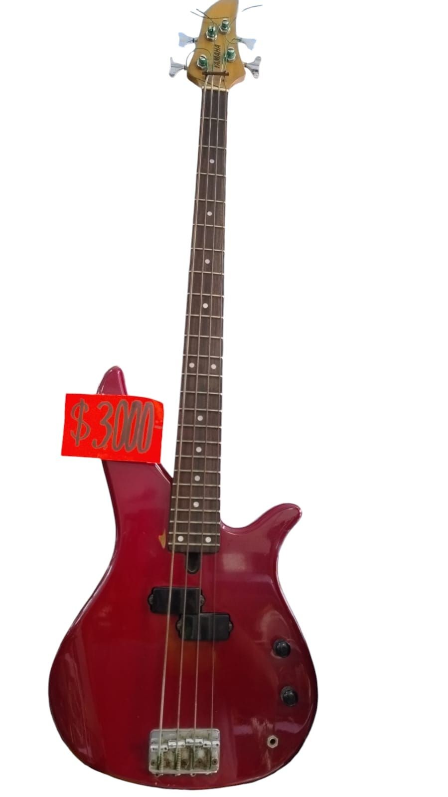 bajo acustico de 4 cuerdas color rojo