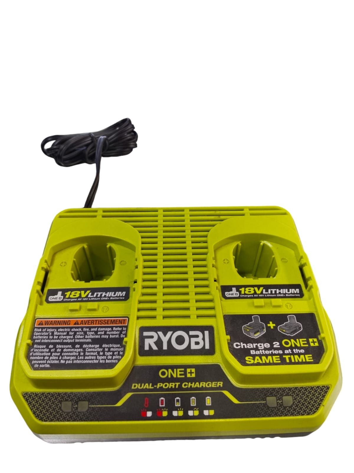Cargador dual marca ryobi de 18 voltios color verde