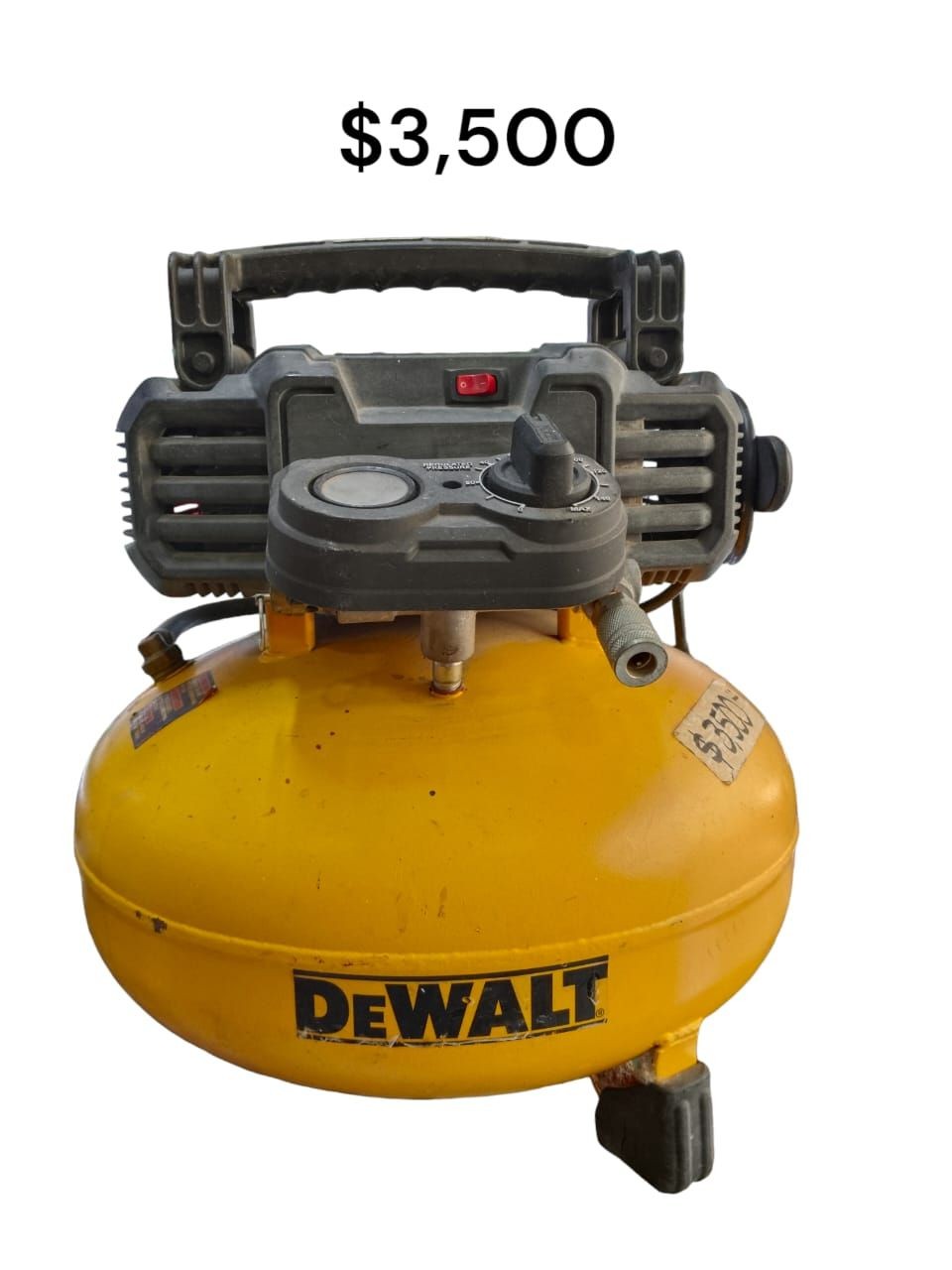 compresor de aire dewalt color amarillo